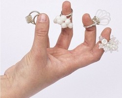 Cincin Ini Tidak Hanya Mempercantik Jari, Tapi Bisa Jadi Sex Toys