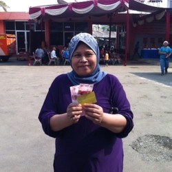 Warga Mampang Sumringah Dapat Kucuran Balsem