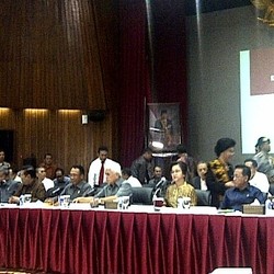 Para Menteri Ramai-ramai Kucurkan Balsem