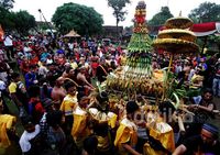 Kirab Agung Bulan Ruwah di Candi Wringin Lawang
