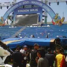 Braak..! Panggung Porprov Ambruk, Puluhan Pelajar Berjatuhan dan Luka