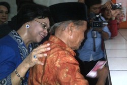 Pantau Penyaluran Balsem, Menkes: Uangnya Jangan Buat Beli Rokok