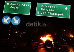 4 Kecelakaan Mobil Terbakar yang Pengemudinya Tewas Terpanggang
