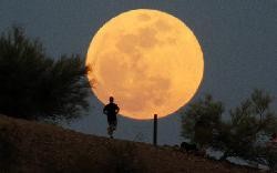 Jangan Lewatkan! Supermoon Malam ini Hingga Fajar Esok