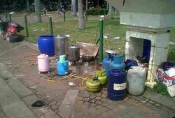 Berkah Jakarta Nite Festival, Tukang Air Monas Raup Untung Rp 5 Juta