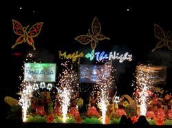 Meriahnya Warna-Warni Karnaval Perahu Hias di Putrajaya