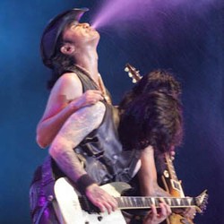 /rif Bangkitkan Nuansa Rock 90-an di Java RockinLand Hari Kedua