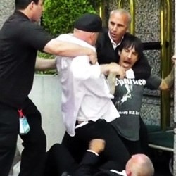 Duh! Vokalis RHCP Adu Jotos dengan Bodyguard Rolling Stones