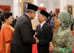 Hakim Konstitusi Muhammad Alim Bersumpah di Hadapan Presiden SBY