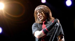 Vokalis Red Hot Chili Peppers Berkelahi dengan Pengawal The Rolling Stones