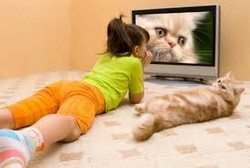 Studi di Inggris Ini Sebut Nonton TV Tingkatkan Nilai Sekolah Anak