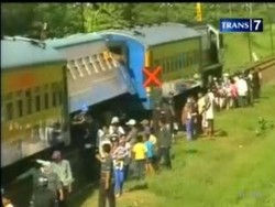 Langgar Palang Pintu, Truk Tabrak KA