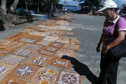 Di Sentani, Kulit Kayu Pun Dilukis