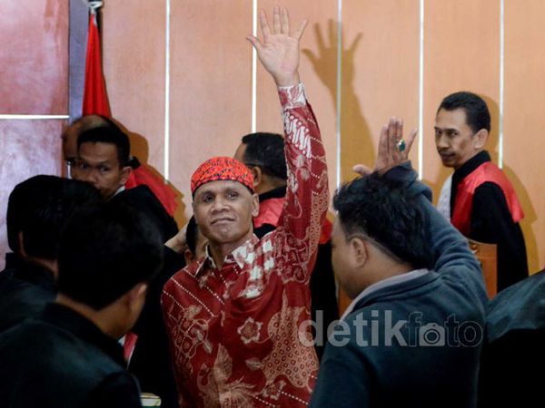 Hercules Dituntut 6 Bulan Penjara