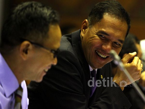 Komisi VI-Gita Wirjawan Bahas RUU Perdagangan