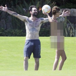 Adam Levine dan Nina Agdal Intim Liburan Bareng di Meksiko