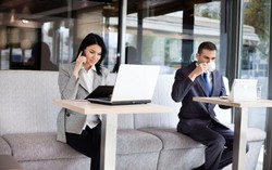 Bekerja Sambil Ngopi di Kafe Membuat Orang Lebih Kreatif