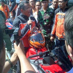 Pantau Pembagian Balsem, Dahlan Iskan Geber Motor Sport di Solo