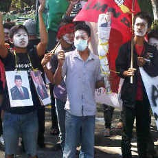 Kedatangan Boediono Disambut Demo Mahasiswa