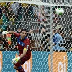 Buffon: Main Menyerang, Italia pun Kemasukan Banyak Gol
