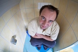 Sulit BAB? Tempelkan Air Es di Perut dan Air Hangat di Pantat