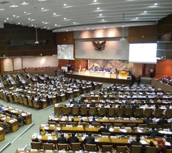 Paripurna RUU Ormas Ramai Interupsi