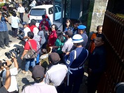 Tangis Kecewa Warnai Reka Ulang Penembakan Sopir Mobil ATM oleh Polisi