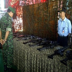 Pindad Pamerkan Senjata Sniper Hingga Panser Made in Bandung