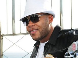 Flo Rida Bungkus Mobil Termahal Dunia dengan Emas
