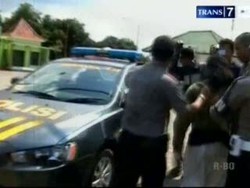 Demo, Dua Kubu Massa Bentrok