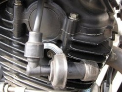 Ulir Busi di Silinder Head Aus, Apa Solusinya?