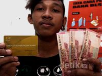Warga Terima Dana BLSM Langsung 2 Bulan