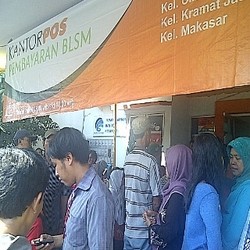 Warga Serbu Kantor Pos Kramat Jati Demi Balsem Rp 300.000
