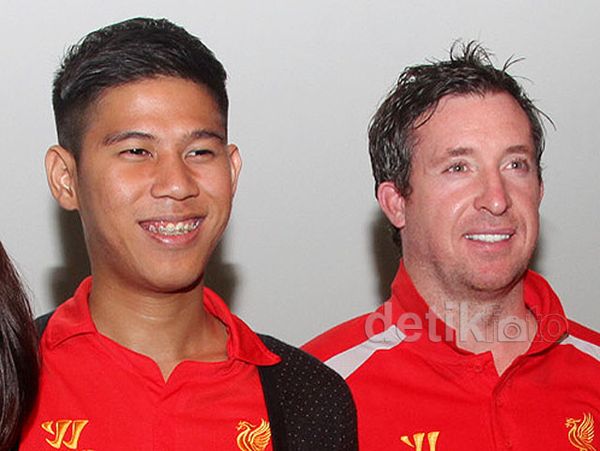 Senyum Lebar Nino RAN Bertemu Robbie Fowler