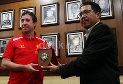 Ia diterima langsung oleh Sekjen PSSI Djoko Driyono di ruangan Ketua Umum PSSI.