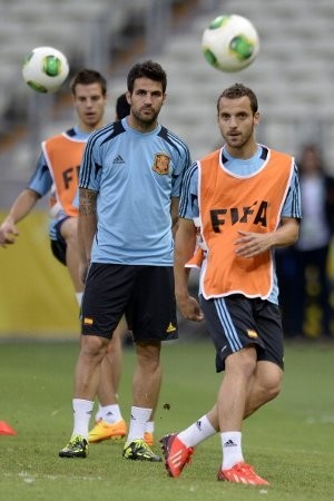 Fabregas & Soldado Diragukan Tampil Lawan Italia