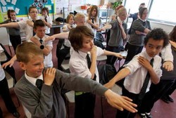 Program Memijat Tangan Tingkatkan Kemampuan Baca Siswa di Sekolah Ini