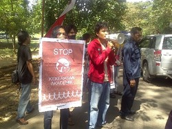 Protes Soal Drop Out, Belasan Mahasiswa Unhas Cegat Mobil Mendikbud