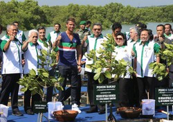 Pesan dan Pujian SBY Saat Menanam Mangrove Bersama Cristiano Ronaldo
