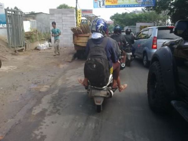 Tas Boncenger Tutupi Lampu Motor