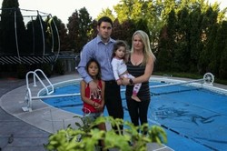 Idih! Rumah Ini Diduga Kejatuhan Tinja dari Pesawat