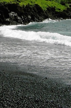 7 Pantai Paling Berwarna-warni di Dunia