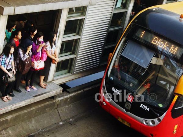 Horee! Tarif Bus Way Batal Naik