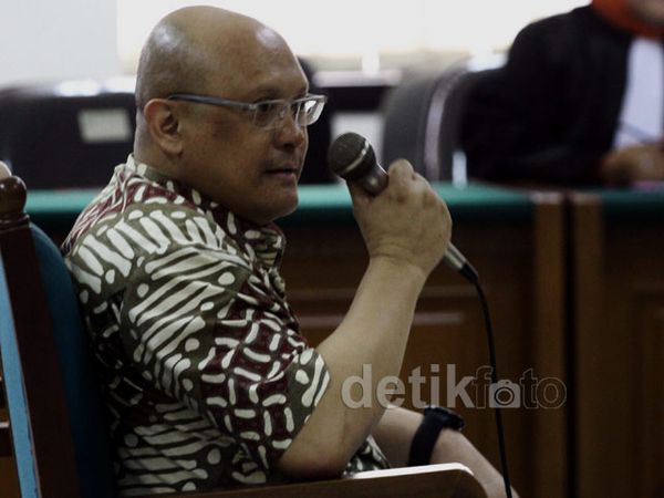 Dirut PT Netway Utama Jalani Sidang Perdana Dirut PT Netway Utama Jalani Sidang Perdana