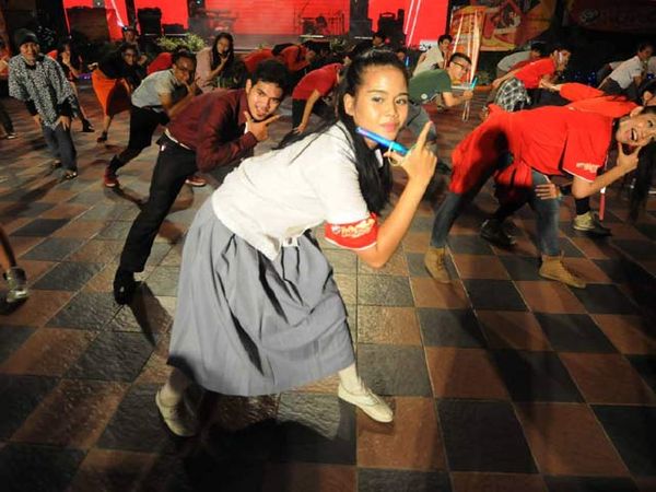 Seratus Orang Berflash Mob di PRJ