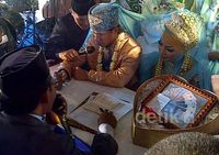 Empat Pasangan Tuna Netra Ikut Nikah Massal