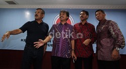 Rencananya Roy juga akan mengundang pengurus Persija Jakarta untuk memintai keterangan terkait pelemparaa bus Persib tersebut.