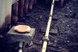 Jamban Melayang di Tanjungpinang, Siapa Mau Coba?