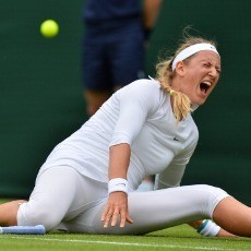 Cedera Lutut, Azarenka Mundur