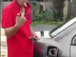 Pria Malaysia Ini Sulut Api ke Tangki Mobil untuk Menyalakan Rokok